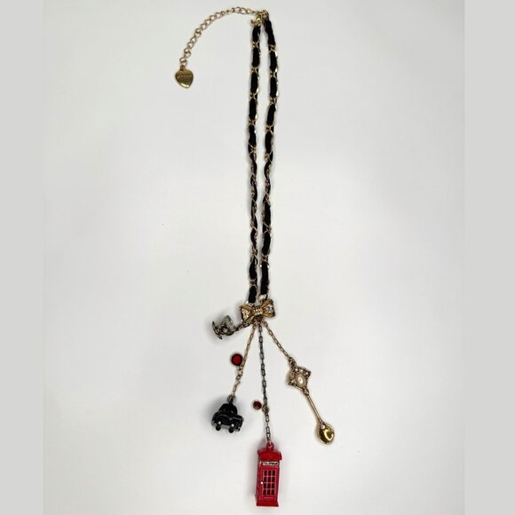 Betsey Johnson Royal Engagement Telephone Booth Tea Ribbon Bow Charm Necklace - Picture 2 of 8
